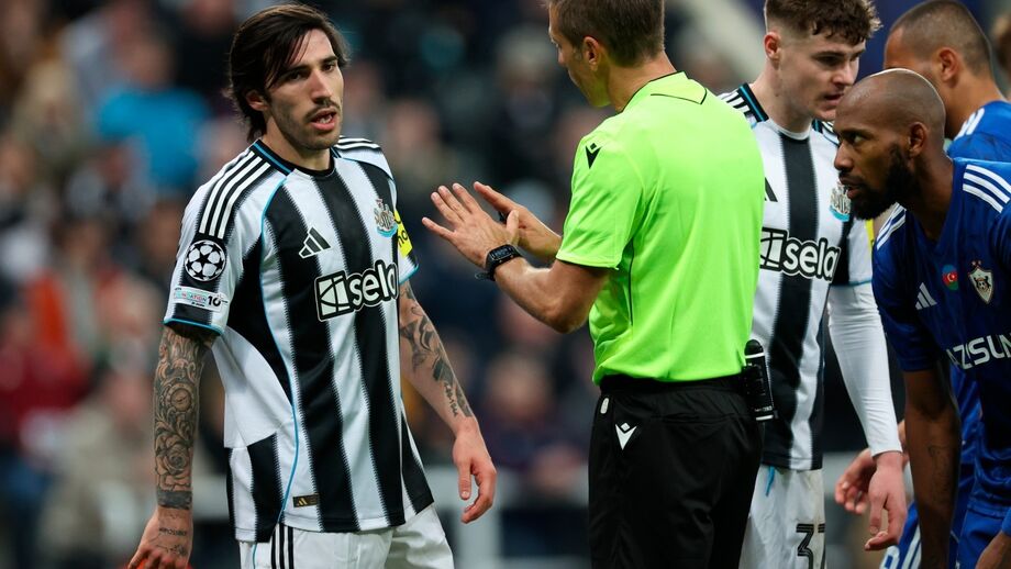 Tonali em ação pelo Newcastle