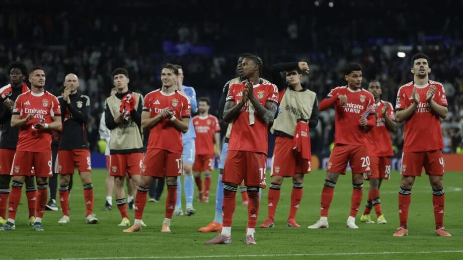 Equipa do Benfica no final do encontro com o Real Madrid