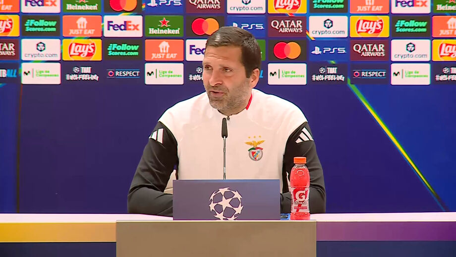 Treinador adjunto do Benfica e a ausência do técnico principal do banco no jogo com o Real Madrid