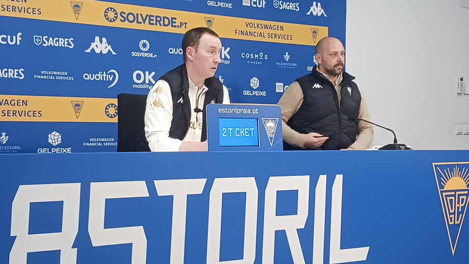 Ian Cathro surpreendeu ao aparecer sem barba