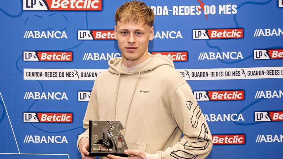 Lukas Hornicek eleito melhor guarda-redes do mês de janeiro