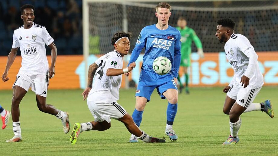 AZ Alkmaar contra o Noah
