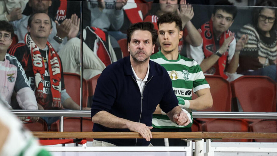 Edo Bosch reage durante a derrota do Sporting frente ao Benfica