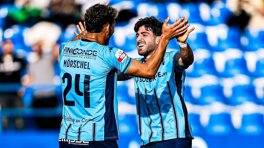 Jogadores do Vizela a celebrar 