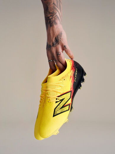 Fábio Silva apresenta as chuteiras New Balance Furon V8 Elite FG