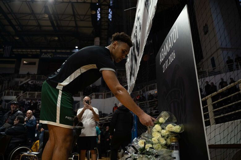 Homenagem no pavilhão