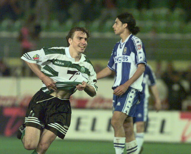 Edmilson celebra perante o FC Porto