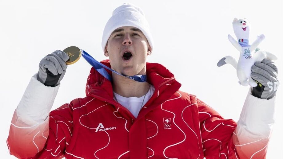 Suíço Franjo von Allmen celebra ouro nos Jogos Milão-Cortina'2026