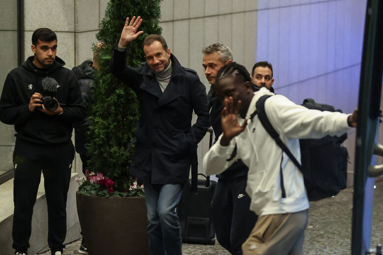 Frederico Varandas cumprimenta os adeptos em Gaia