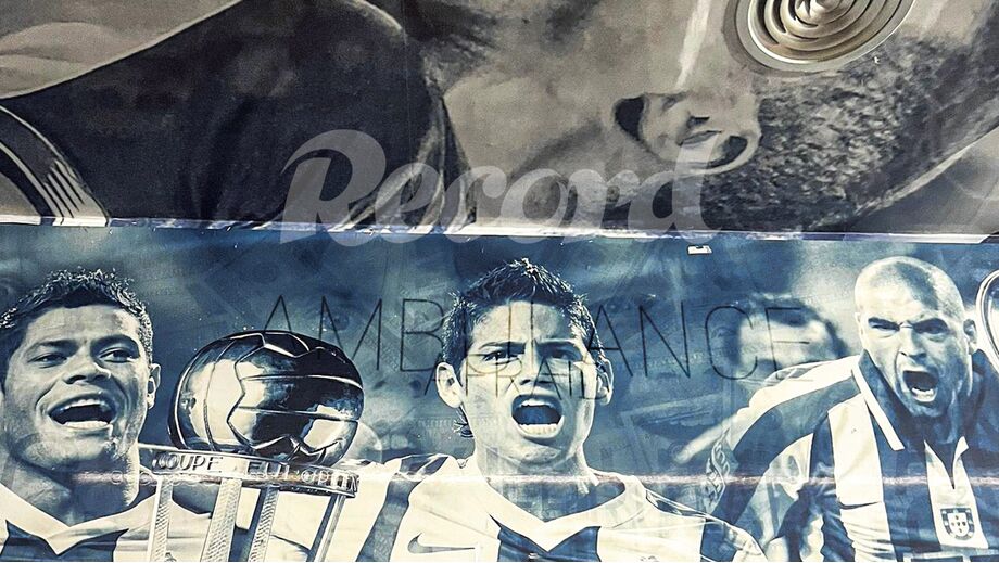 A palavra ambulance (ambulância) surge de forma escondida numa das imagens que decoram o balneário visitante do Dragão