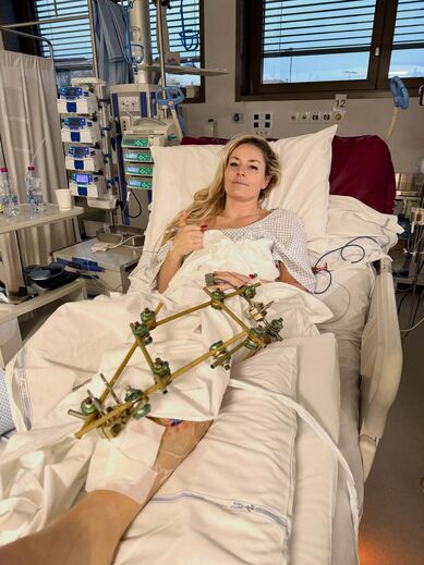 Lindsey Vonn recupera no hospital após cirurgia à perna