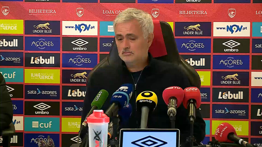 Mourinho ao ataque: arbitragem tem feito parte do discurso do treinador do Benfica