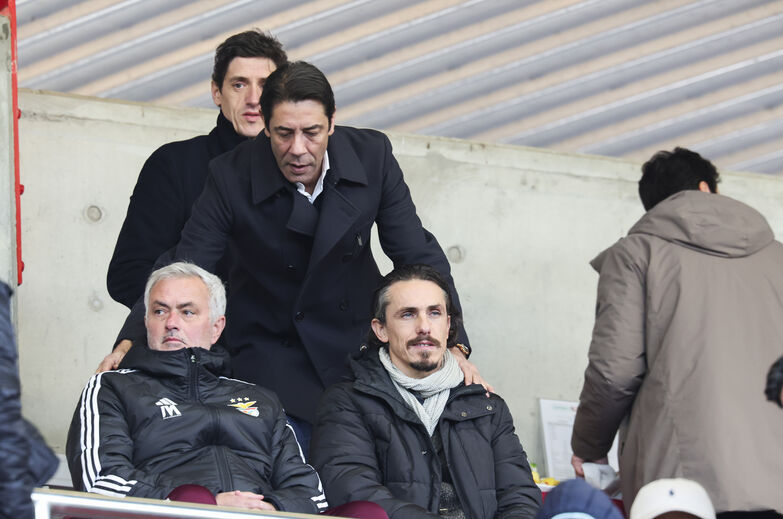 Rui Costa com Mourinho e Joaquim Milheiro