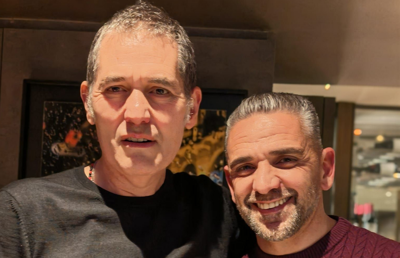 Rui Borges sorridente, ao lado de Pedro Cardoso