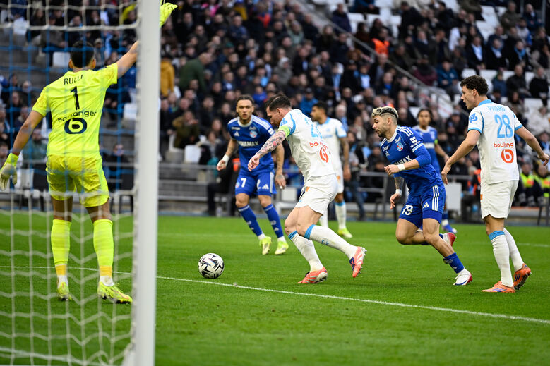 Benatia marca regresso ao Marselha após breve saída