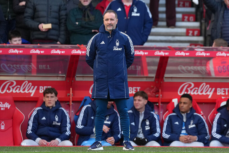 Vítor Pereira no banco do Nottingham Forest