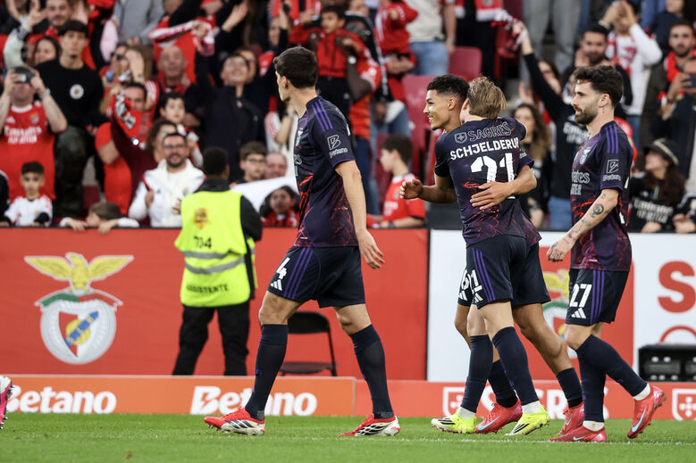 Bah felicitado após marcar ao AVS SAD