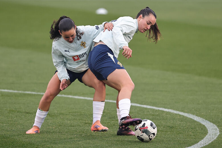 Nádia Bravo e Daniela Areia Santos no treino da Seleção feminina