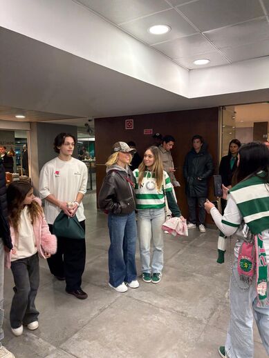 Sydney Sweeney nos camarotes de Alvalade com adeptos do Sporting 