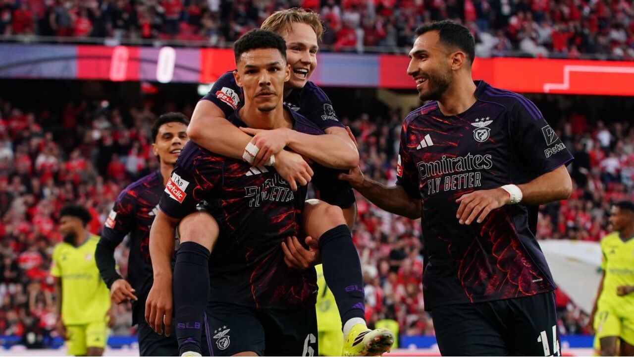 Bah festeja com Schjelderup e Pavlidis