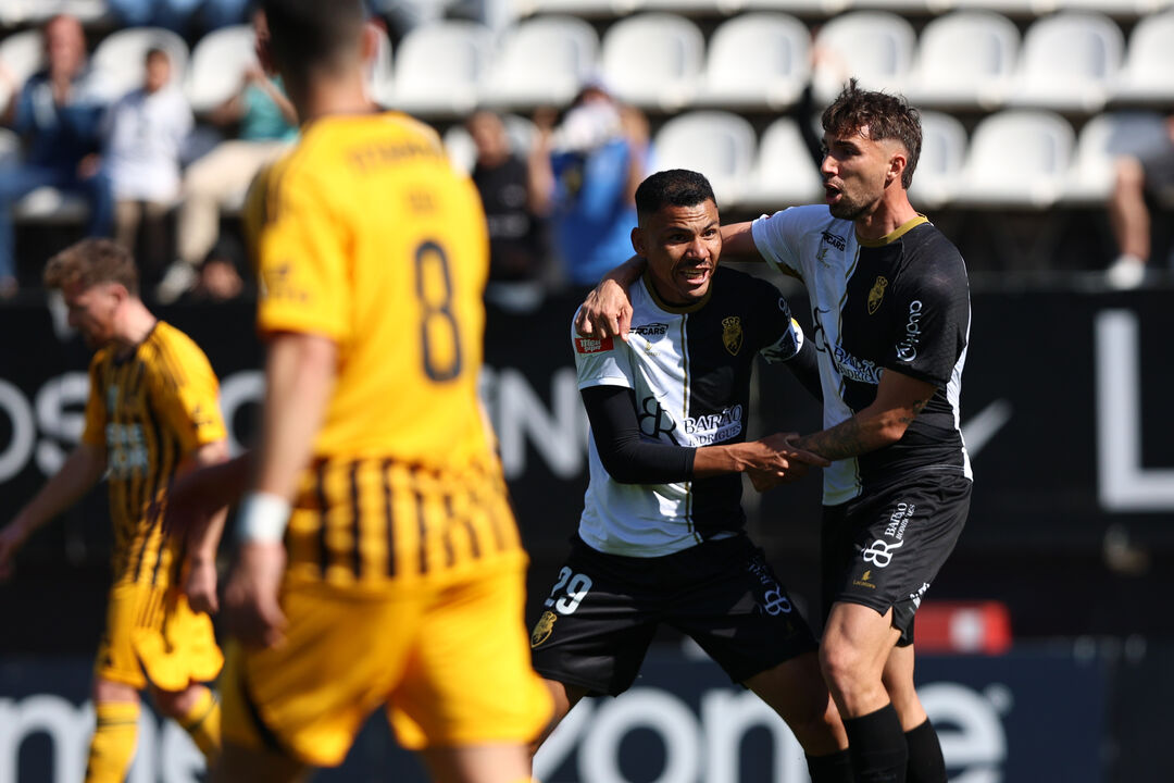 Farense vence em casa contra o Lusitânia Lourosa