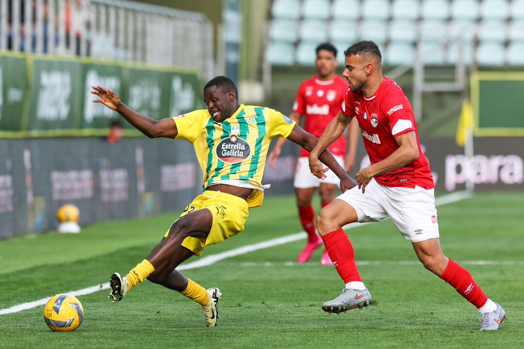 Momento do jogo entre Tondela e Santa Clara