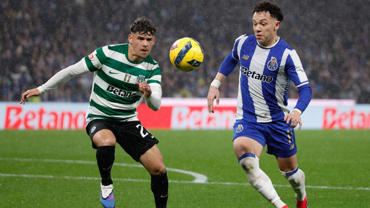 Maxi Araújo com Pepê no clássico mais recente jogado no Dragão 