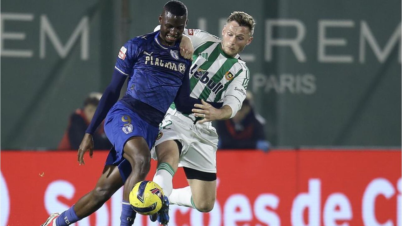 Brabec, central do Rio Ave, persegue Abubakar, do Famalicão