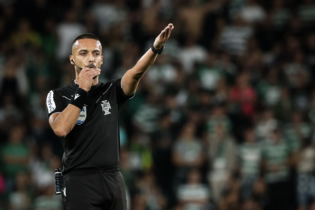 O árbitro Cláudio Pereira