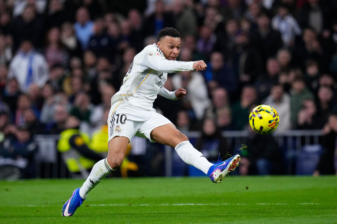 Kylian Mbappé tem tido lesões frequentes no joelho esquerdo