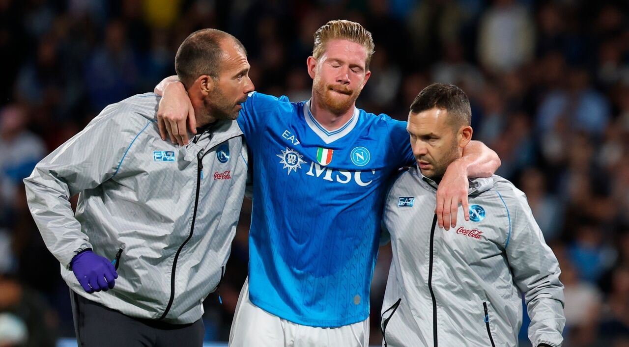 Kevin De Bruyne regressa aos treinos do Napoli, com vista ao jogo contra o Torino