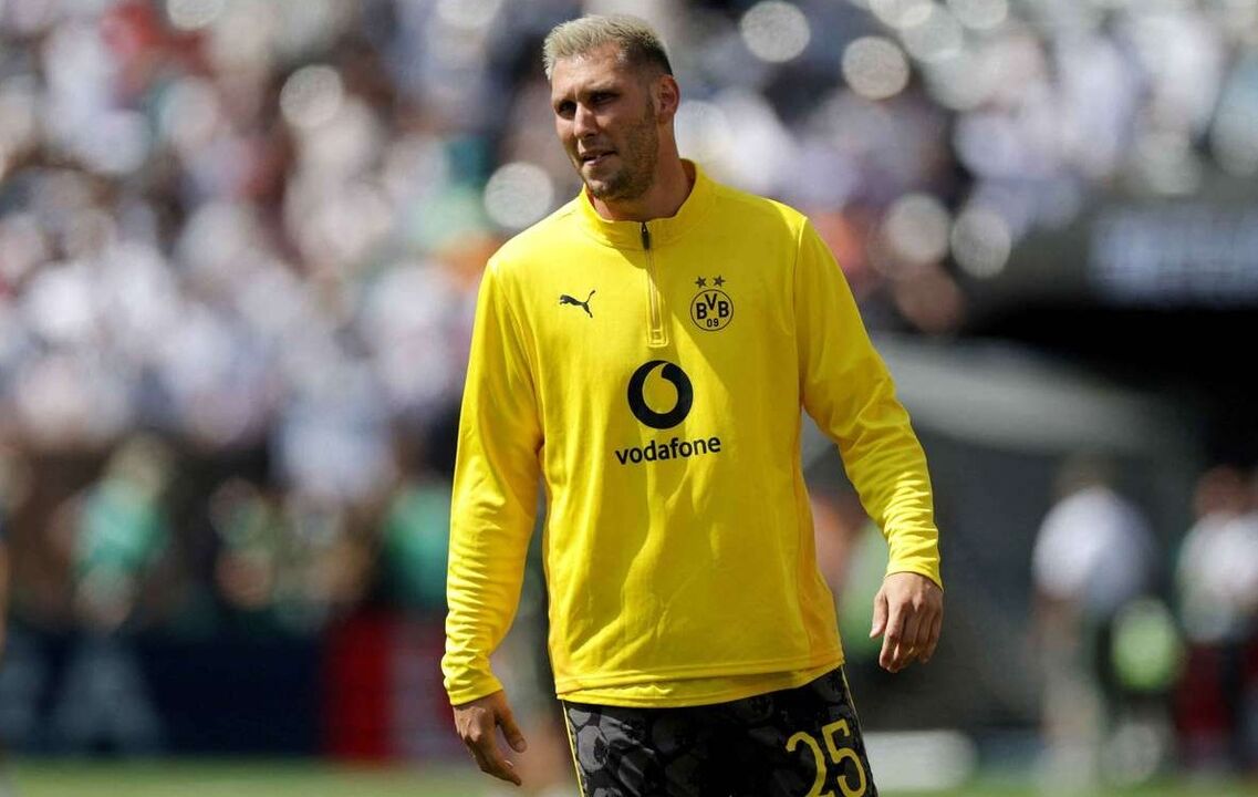 Süle, central do Borussia Dortmund, nega rumores sobre fim de carreira