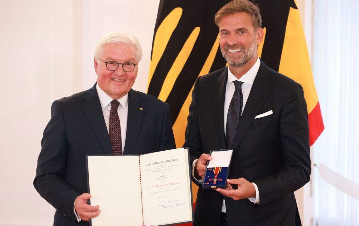 Klopp recebe condecoração alemã das mãos de Frank-Walter Steinmeier