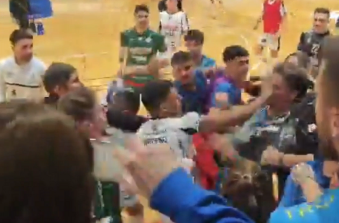 Jogador cedido pelo Sporting envolvido em cenas brutais de pancadaria num jogo de futsal em Espanha