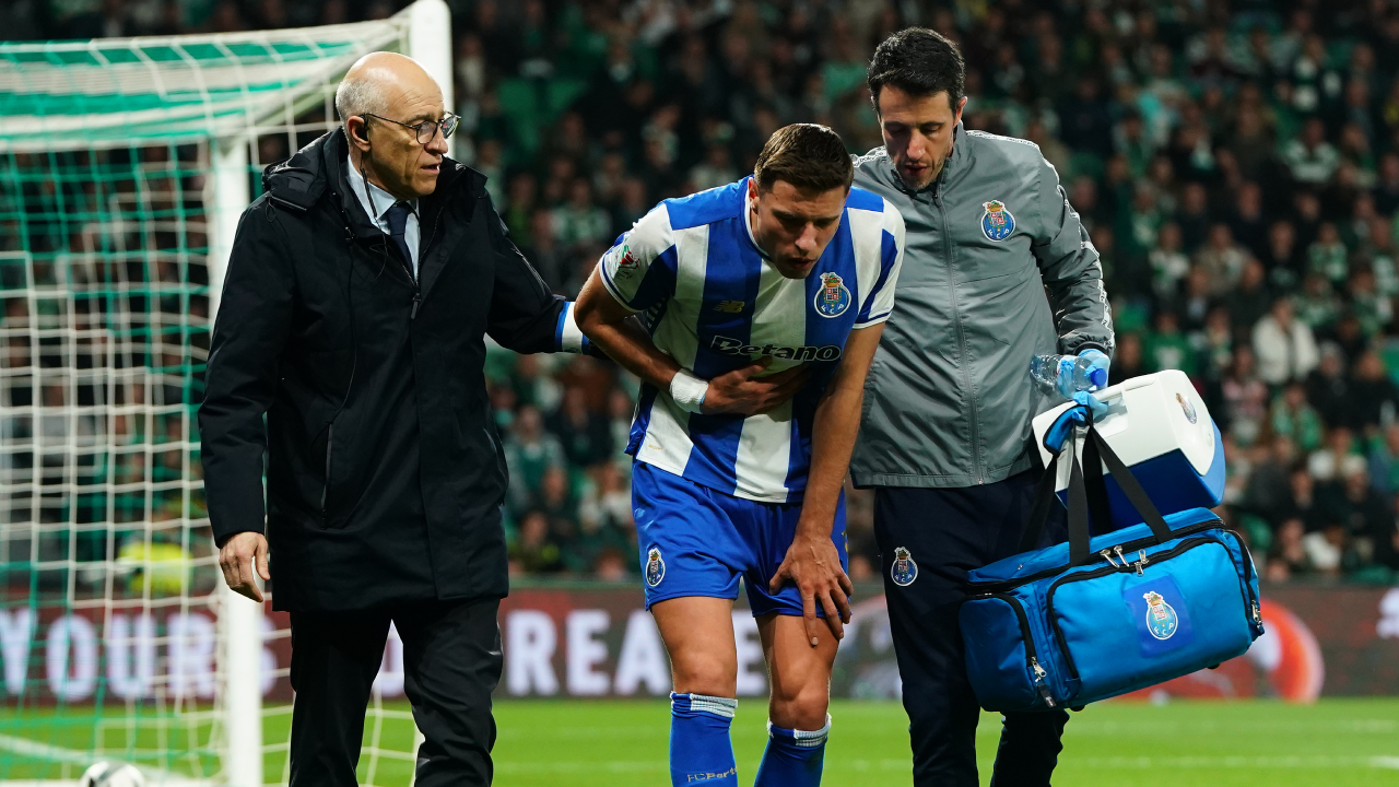 Bednarek deixou relvado de Alvalade em claras dificuldades