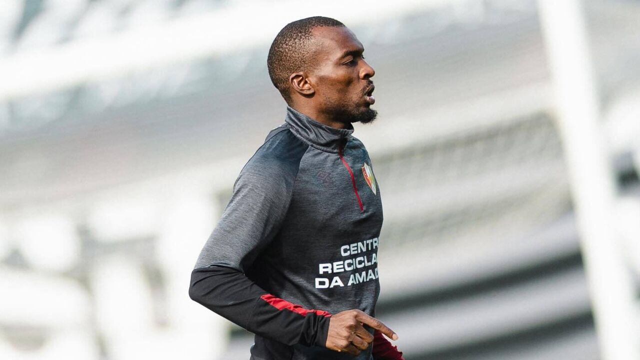 Bruno Langa em treino do E. Amadora