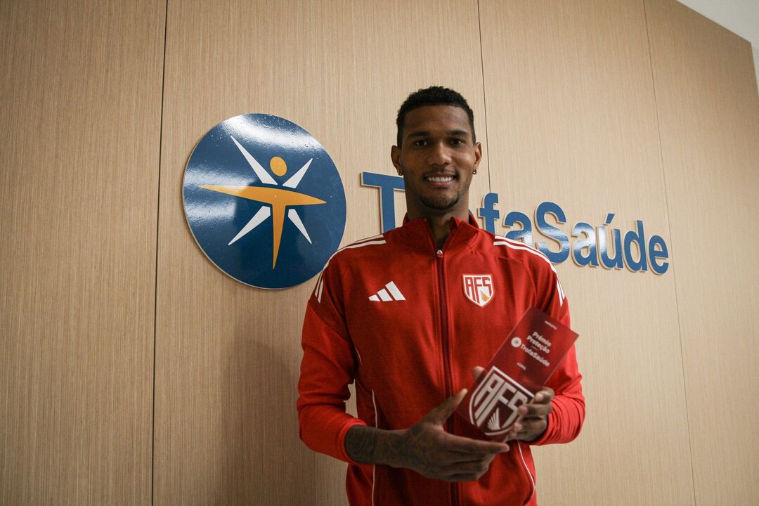 Guarda-redes Adriel distinguido