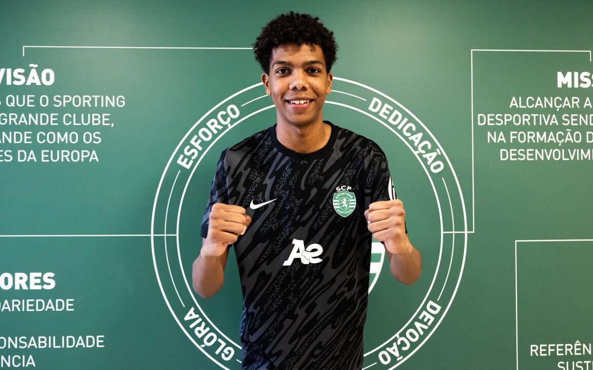 Tiago Gimo, jovem do Bombarralense, assina contrato com o Sporting