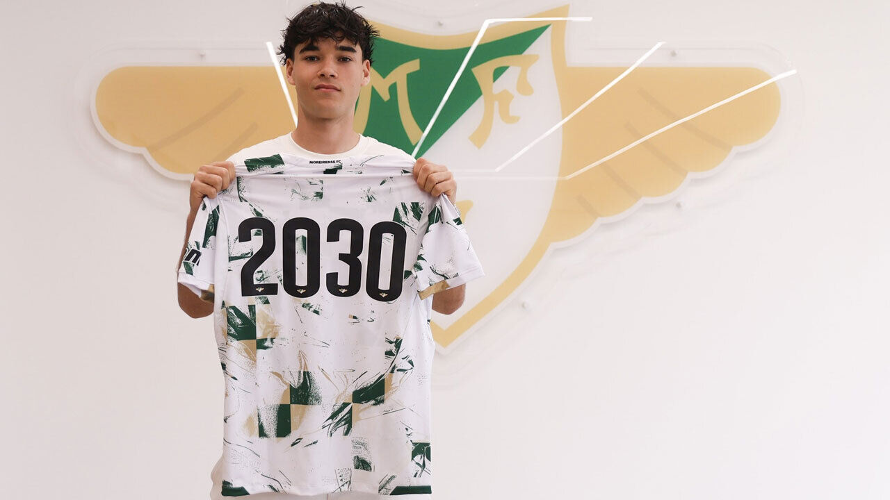 Afonso Assis renova com o Moreirense 