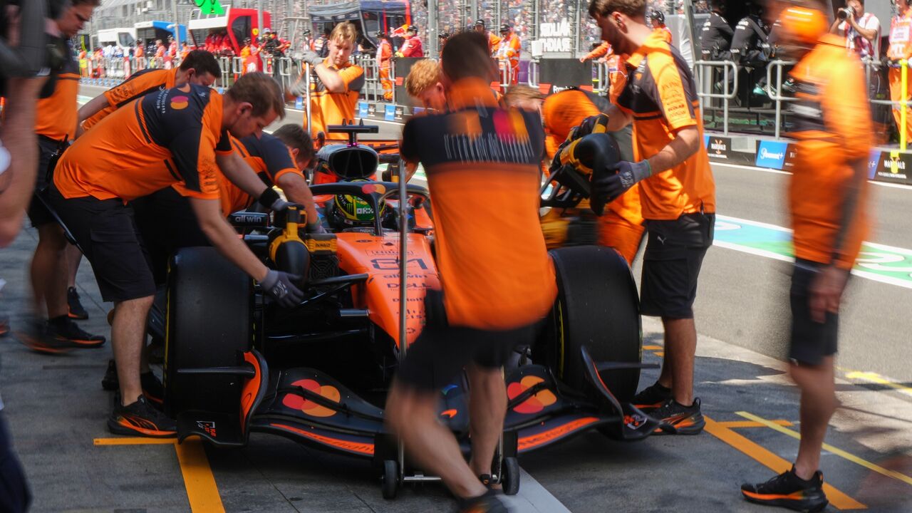 Oscar Piastri destaca-se nos treinos livres do GP da Austrália, superando a Mercedes