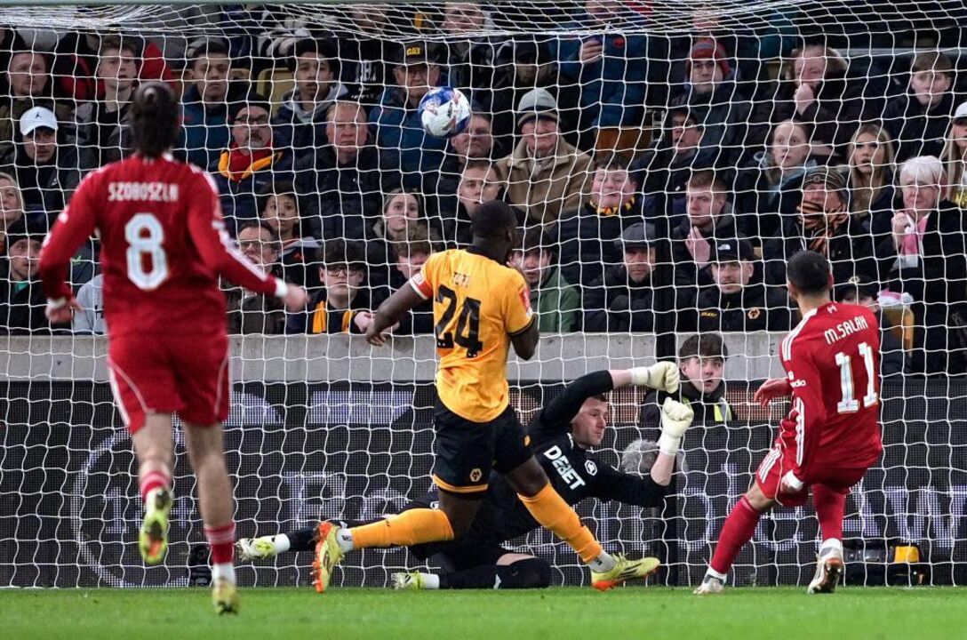 Salah marca o segundo golo do Liverpool ao Wolverhampton