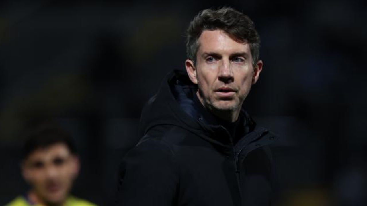 Vasco Seabra, treinador do Arouca, durante o jogo com o Famalicão