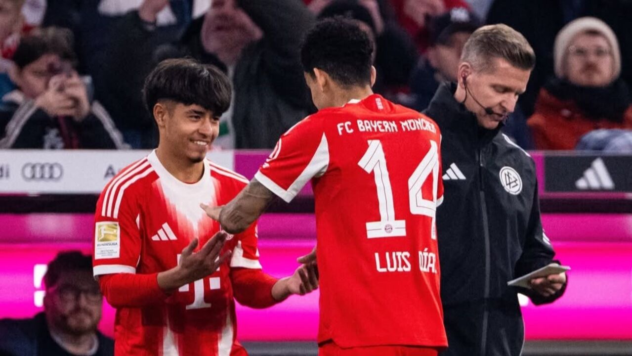 Maycon Cardozo entrou para o lugar de Luis Díaz frente ao M'Gladbach