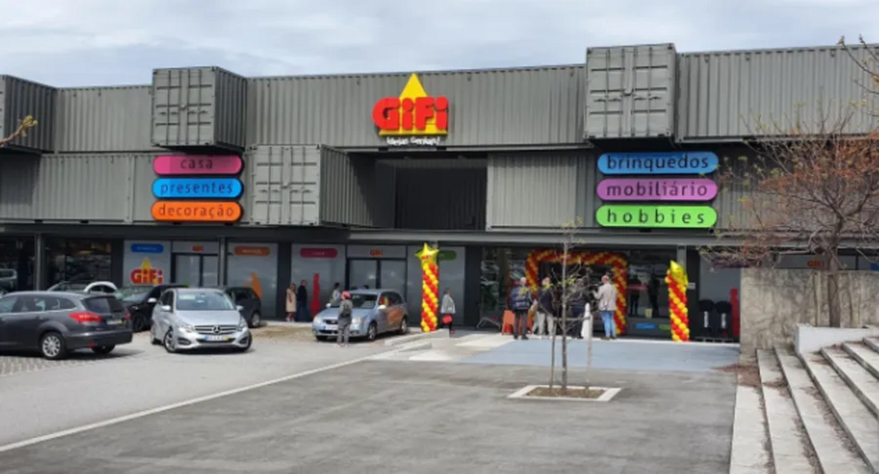 A primeira loja da GiFi em Portugal abriu a 16 de março de 2023, no Retail Park de Matosinhos