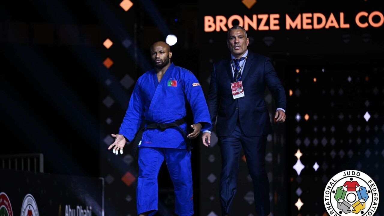 Judoca português compete no combate pela medalha de bronze no Abu Dhabi Judo.
