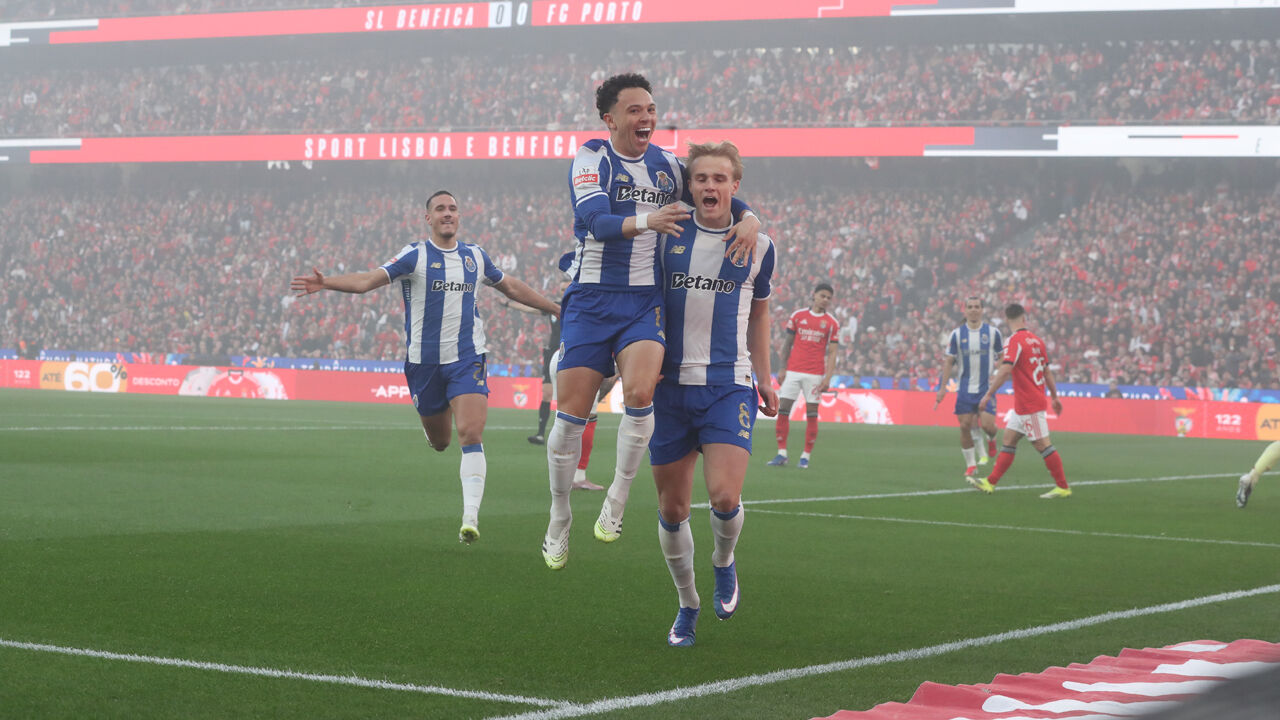 Jogadores do FC Porto festejam frente ao Benfica