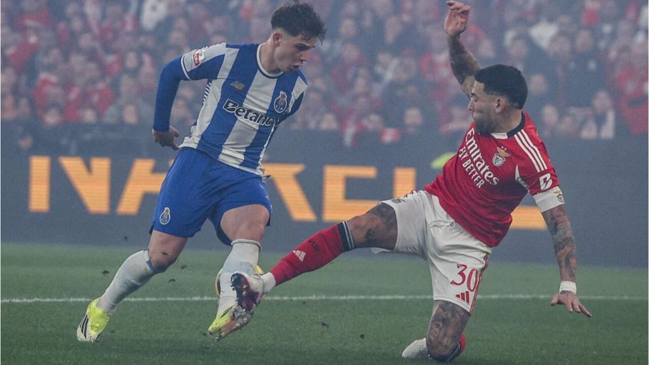 Lance entre Pietuszewski e Otamendi