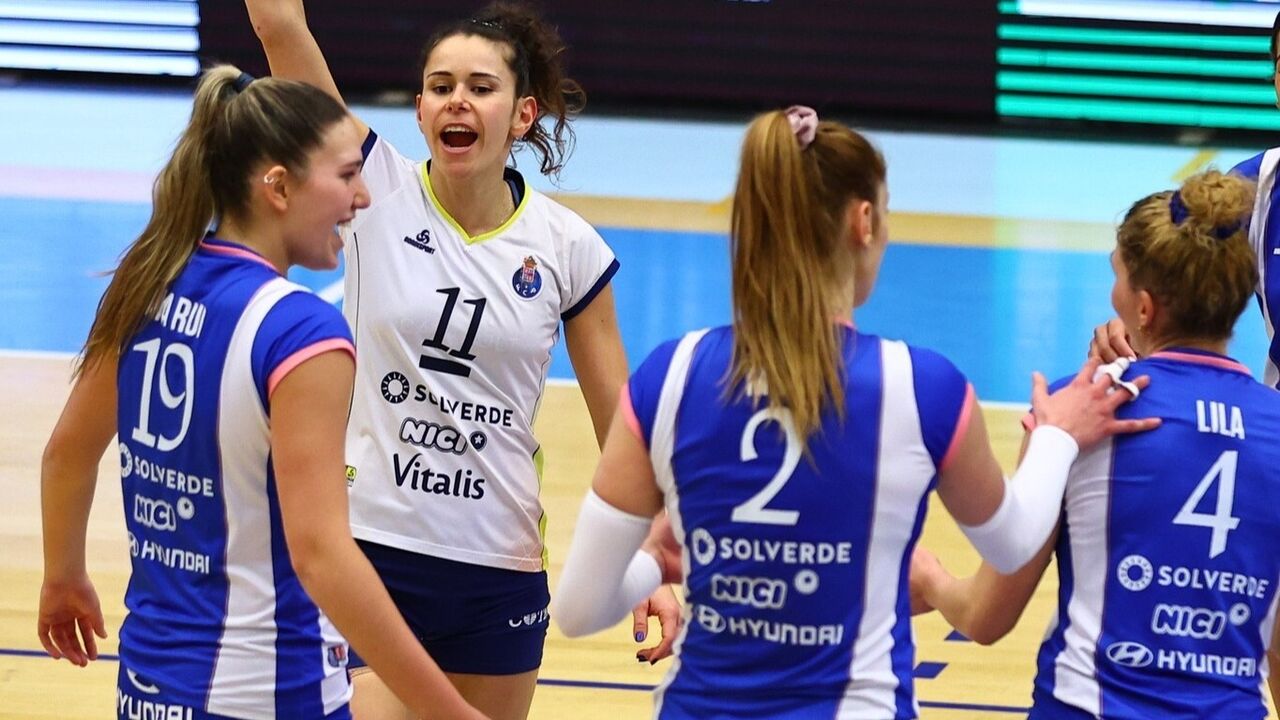 FC Porto celebra título na fase regular do campeonato feminino de voleibol
