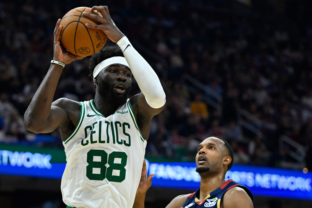 Neemias Queta participa na vitória dos Boston Celtics com quatro pontos marcados