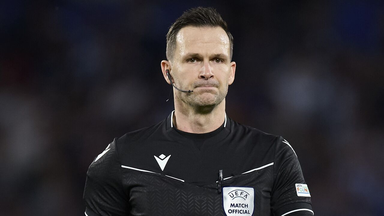 Ivan Kruzliak vai apitar o Bodo/Glimt-Sporting